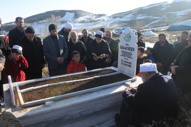 Molla Arif Kesir kabri başında yâd edildi