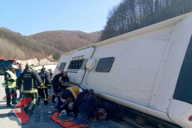 The bus carrying women rollovers: 6 dead 35 injured