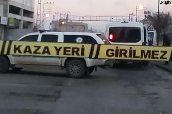 Otomobil duvara çarptı: 5 yaralı