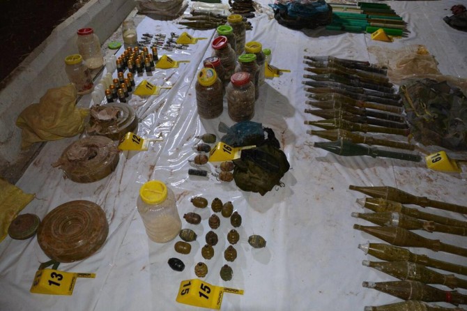 Şırnak'ta bir evin bodrumundan cephanelik çıktı