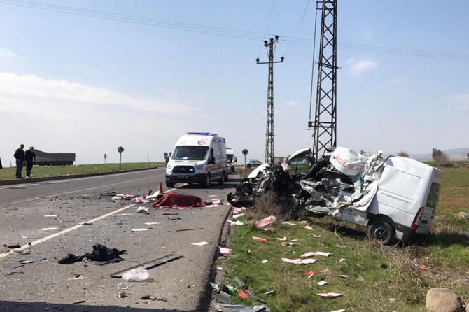 İpekyolu'nda trafik kazaları: Bir ölü 10 yaralı