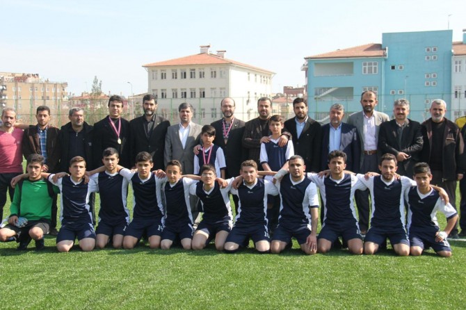 Suriyeli gençler futbol turnuvasında biraraya geldi