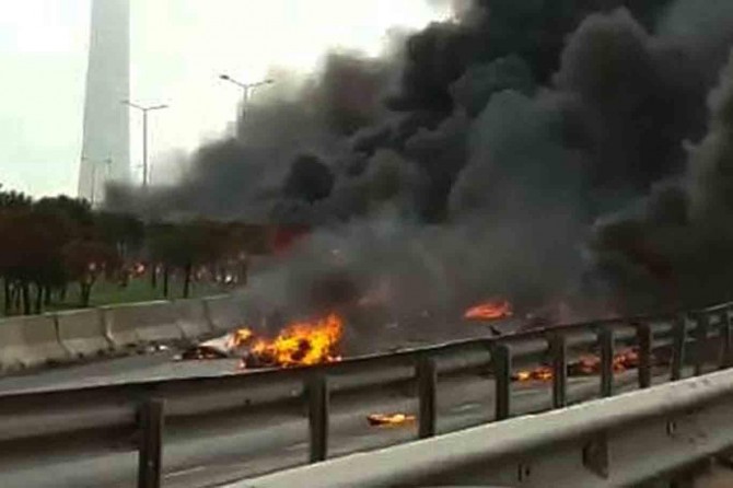 İstanbul'da helikopter düştü: 7 ölü