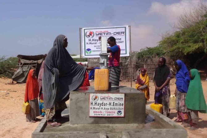 Yetîm-Dera Ewrûpa li Somaliyê bîrên avê da vekirin