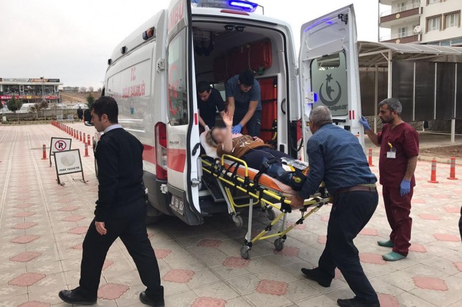 Bıçaklı saldırıya uğrayan hemşire ağır yaralandı