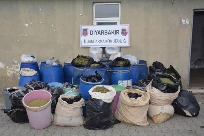 PKK'ye ait uyuşturucu ve patlayıcı madde ele geçirildi