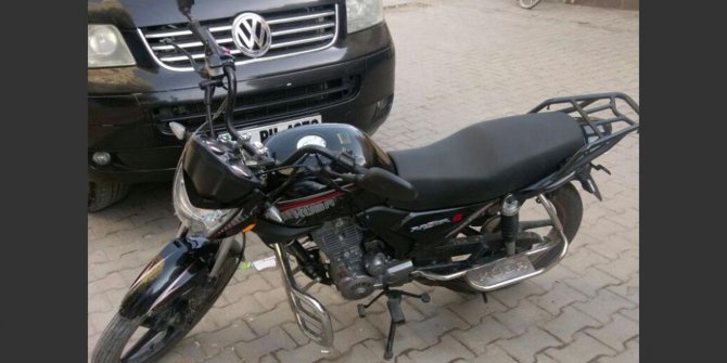 Hırsızlar cami önünden motosiklet çaldı