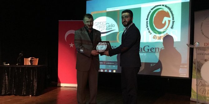 "Helal Yaşamda Gençlik" konferansı düzenlendi