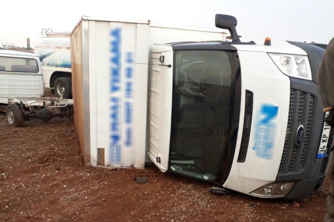 Yediemin’de bulunan çok sayıda araç fırtınada zarar gördü