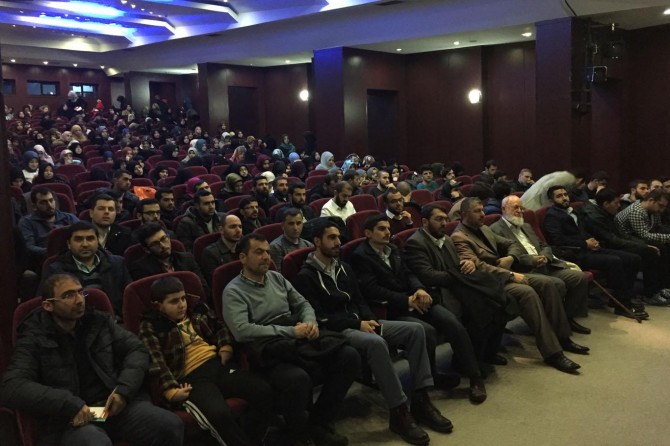 "Gençler toplumun ihyasında önemli rol alabilir"