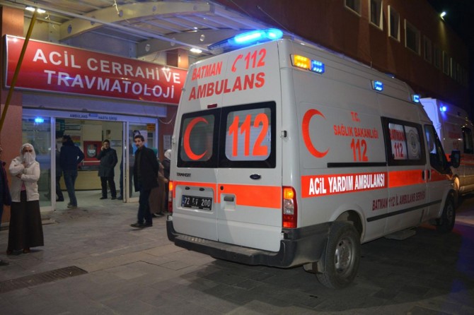 Otomobil şarampole yuvarlandı: Bir ölü 4 yaralı