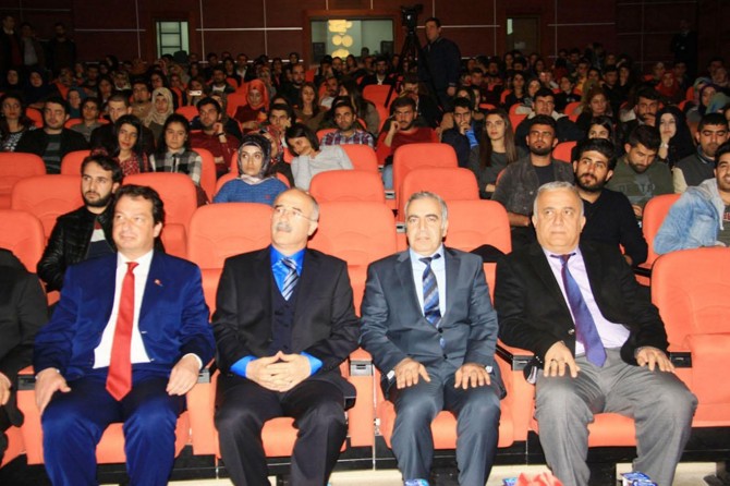 Mehmet Akif Ersoy Dicle Üniversitesinde anıldı