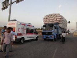 Saman Yüklü Kamyon, Hasta Taşıyan Ambulansa Çarptı