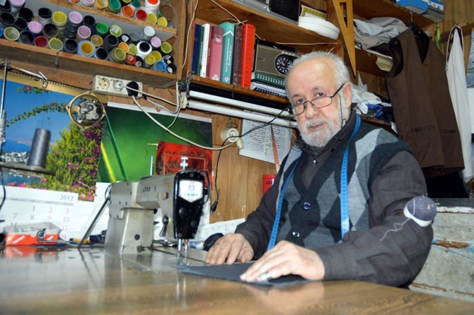 Ji bo qezenca dinya û axîretê emekdarî tune