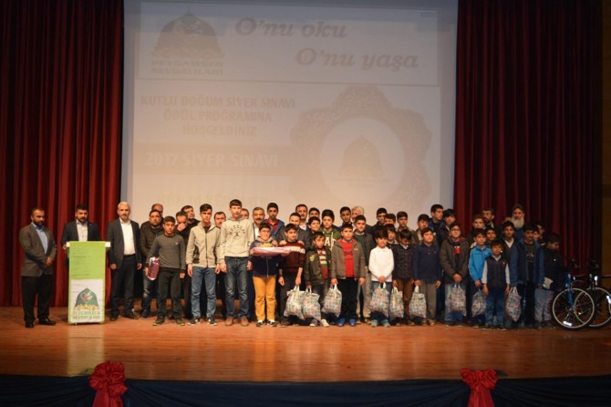 Siyer Sınavı'nda dereceye girenlere ödülleri verildi