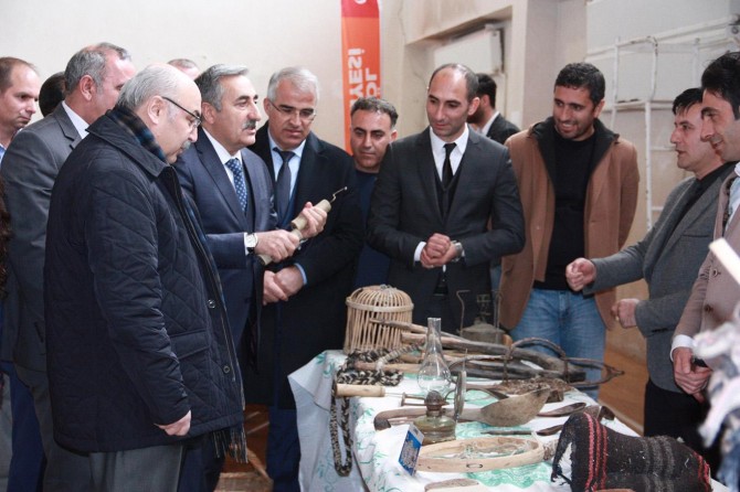 Bingöl’de çemberimde gül oya sergisi açıldı