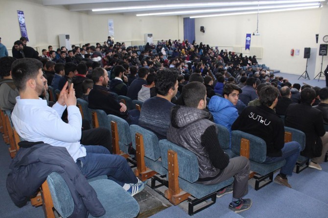 Üniversite öğrencilerinden namaz programı