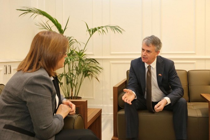 "Suriye’nin yeniden inşasını konuşmalıyız"