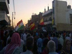 Li Qamişloyê bi sedan ciwan li hemberî rejîmê daketin qadan