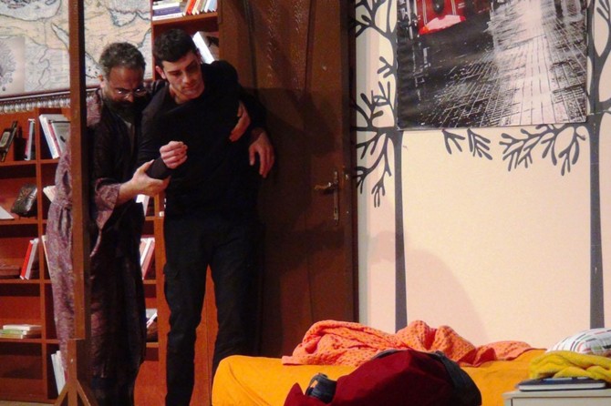 Madde bağımlılığını anlatan tiyatro sahnelendi