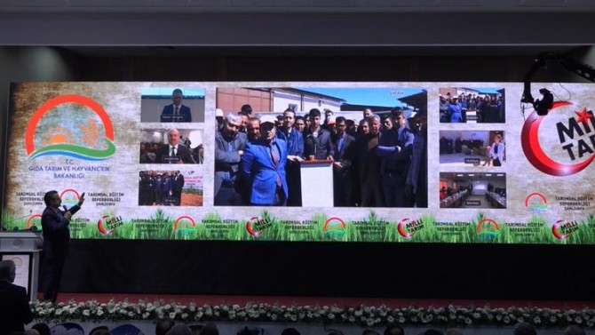 Canlı yayında hayvancılığın sorunlarını Bakan Çelik'e anlattı