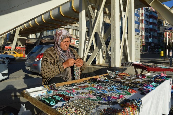 “Bi firotina xişran neviyên xwe dide xwendin”