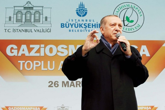 “Kesên ku xaç li dîwarên mizgeftên me aliqandin hûn nebûn?”