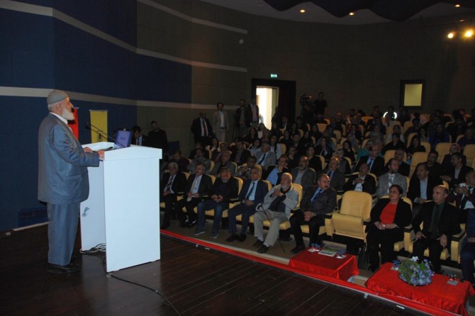 "İslam toplumlarında var olan kitap bilinci hiç bir toplumda yoktur"