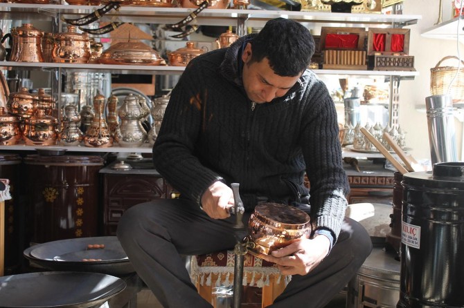 Mesleğini yaşatmak için direniyor