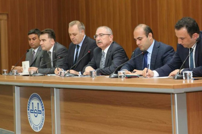 Mardin Valisi Yaman muhtarlarla bir araya geldi