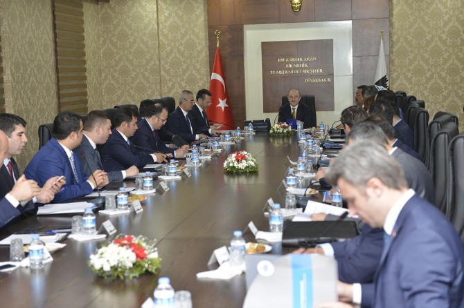 İçişleri Bakan Yardımcısı Öztürk Diyarbakır Valiliğini ziyaret etti