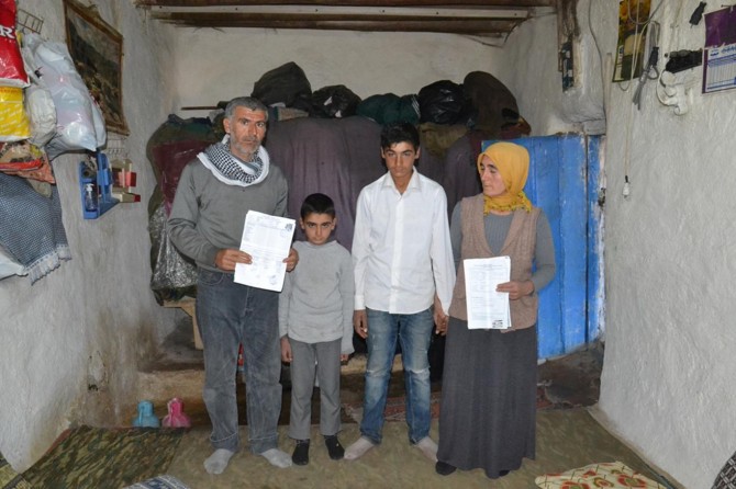 Siverek Ertem'de evleri yanan aile yardım bekliyor