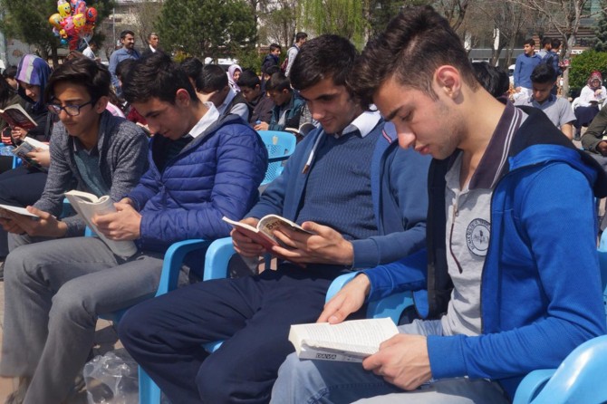 Batman’da toplu kitap okuma etkinliği düzenlendi
