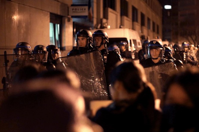 Paris'te polis protesto edildi