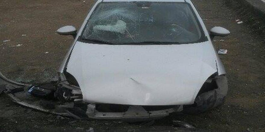 Elazığ-Bingöl Karayolu'nda otomobil bariyere çarptı: 2 ölü bir yaralı