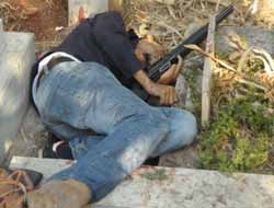 Annesinin Mezarı Başında Ölü Olarak Bulundu