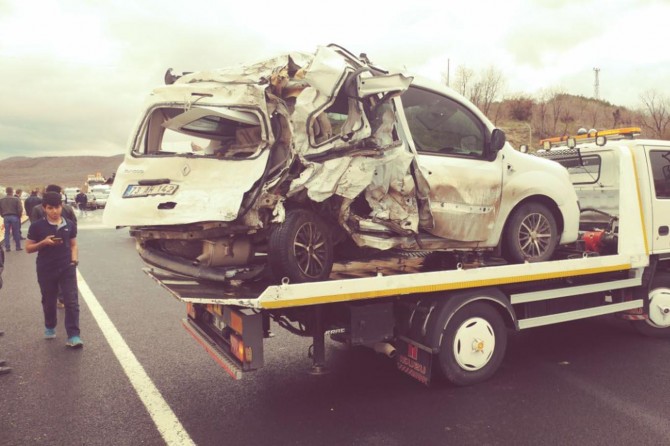 Sultan Şeyhmus yakınlarında kaza: 1 ölü 2 yaralı