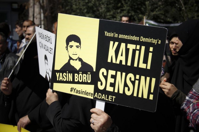 “Bersûc ji bo ku doz were dirêjkirin zextê li parêzerên xwe dikin”