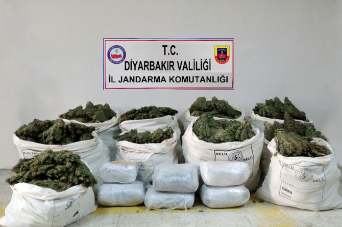 Diyarbakır’da silah ve uyuşturucu operasyonu