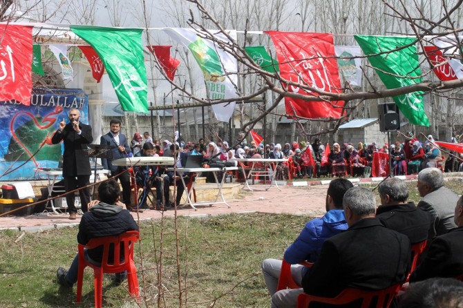 "Bu topraklarda bizi Kur'an'dan uzaklaştırmaya çalışanlar var"