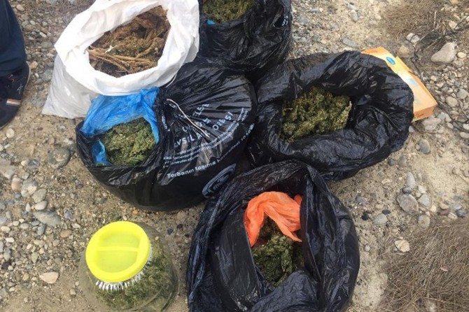 Uyuşturucu baskınlarında 8 gözaltı