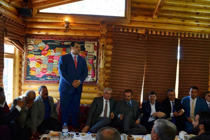 Sur Belediye Başkanı Özkan muhtarlarla buluştu