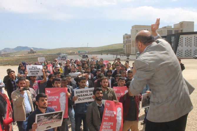 Üniversite öğrencileri İdlib'deki katliamı lanetledi