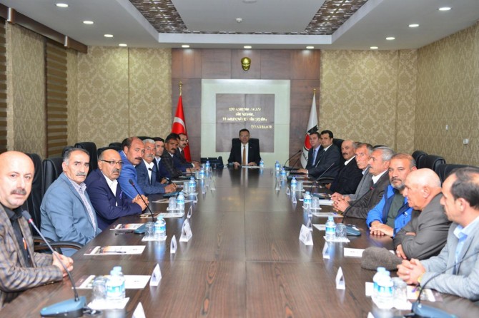 Vali Aksoy muhtarlar ile bir araya geldi