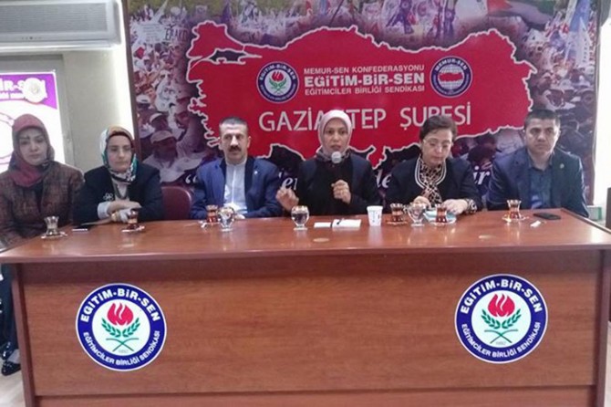 "Batı yüzündeki maskeyi düşürdü"