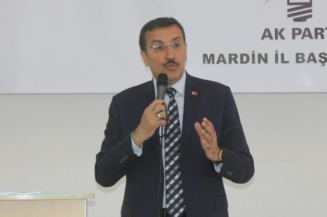 Siyaset yaparken nefret dilini kullanmamız gerekiyor