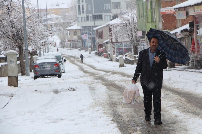 Li Kanîreşê barîna berfê