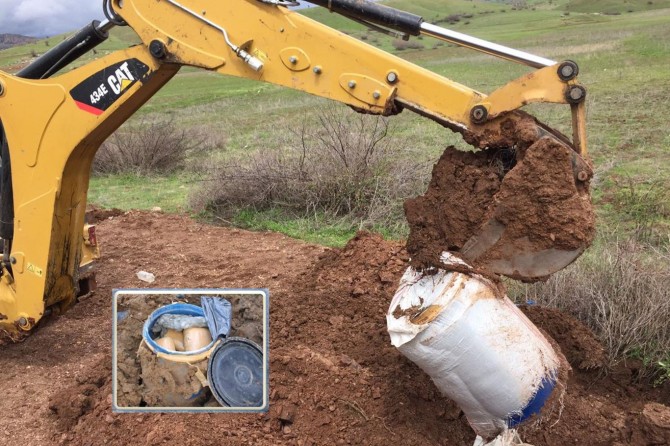 Araziye gizlenmiş 3 ton uyuşturucu ele geçirildi