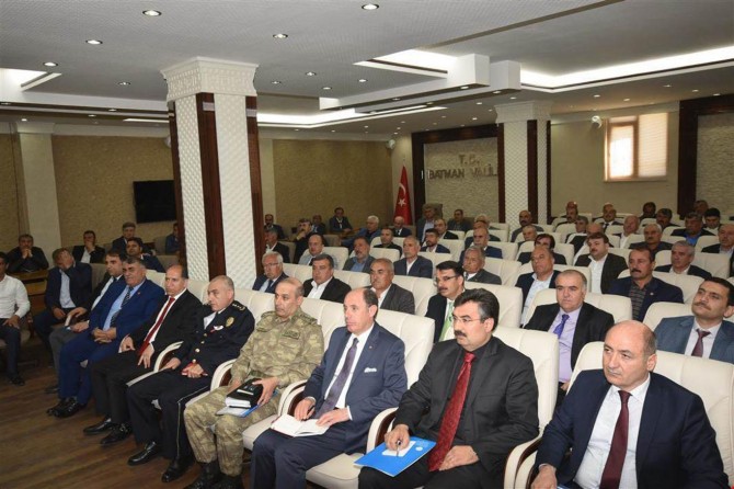 Batman Valisi mahalle ve köy muhtarlarıyla bir araya geldi