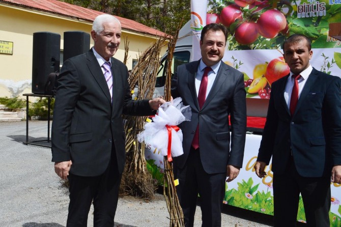 Çiftçilere meyve fidanları dağıtıldı